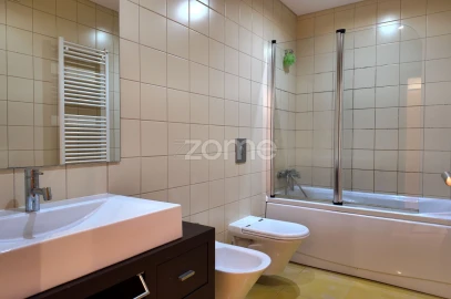 Apartamento T1 para Arrendamento em Santo Antonio dos Olivais