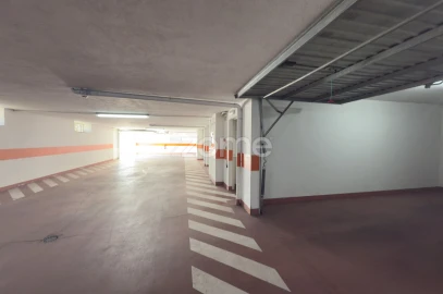 Apartamento T1 para Arrendamento em Santo Antonio dos Olivais