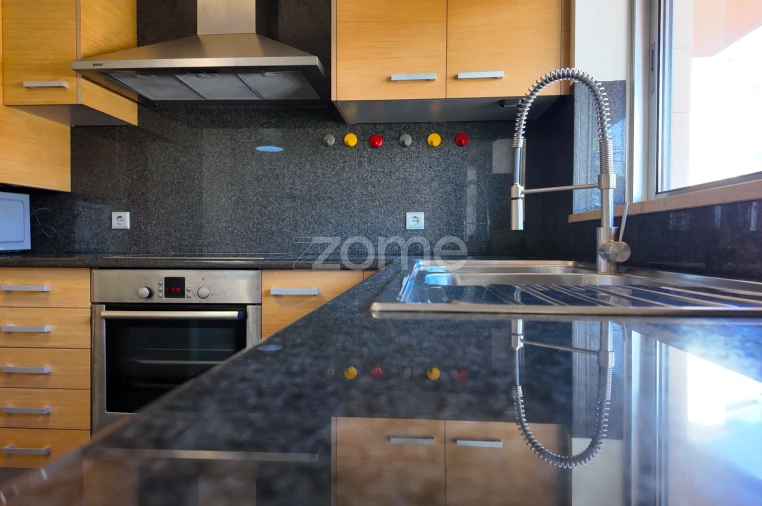 Apartamento T1 para Arrendamento em Santo Antonio dos Olivais Foto 7