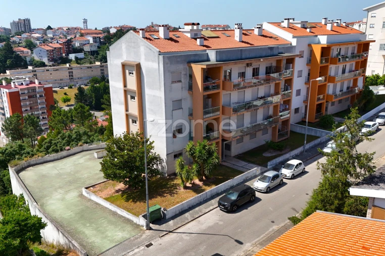 Apartamento T1 para Arrendamento em Santo Antonio dos Olivais Foto 2