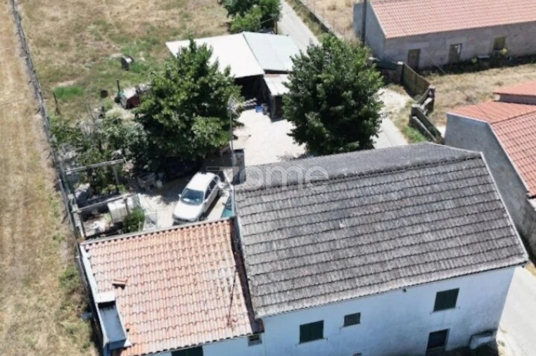 Moradia T3 para Venda em Guarda Foto 2