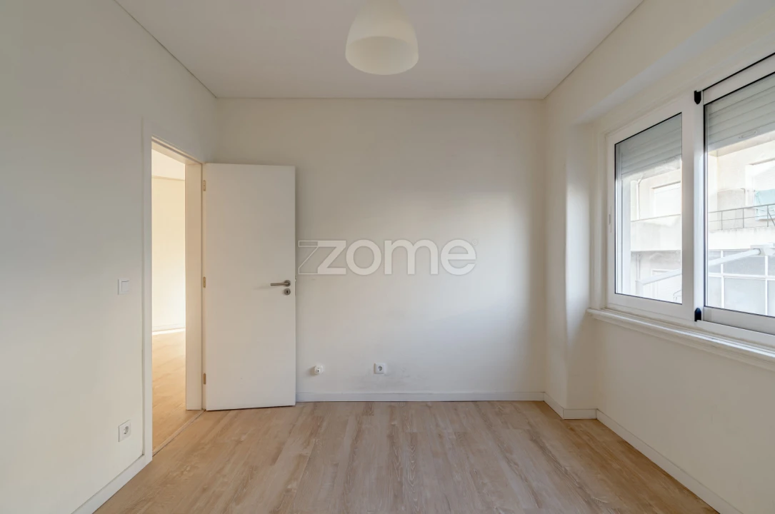 Apartamento T3 para Venda em Queluz e Belas Foto 1