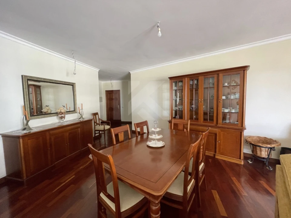 Apartamento T3 para Arrendamento em São Martinho Foto 4