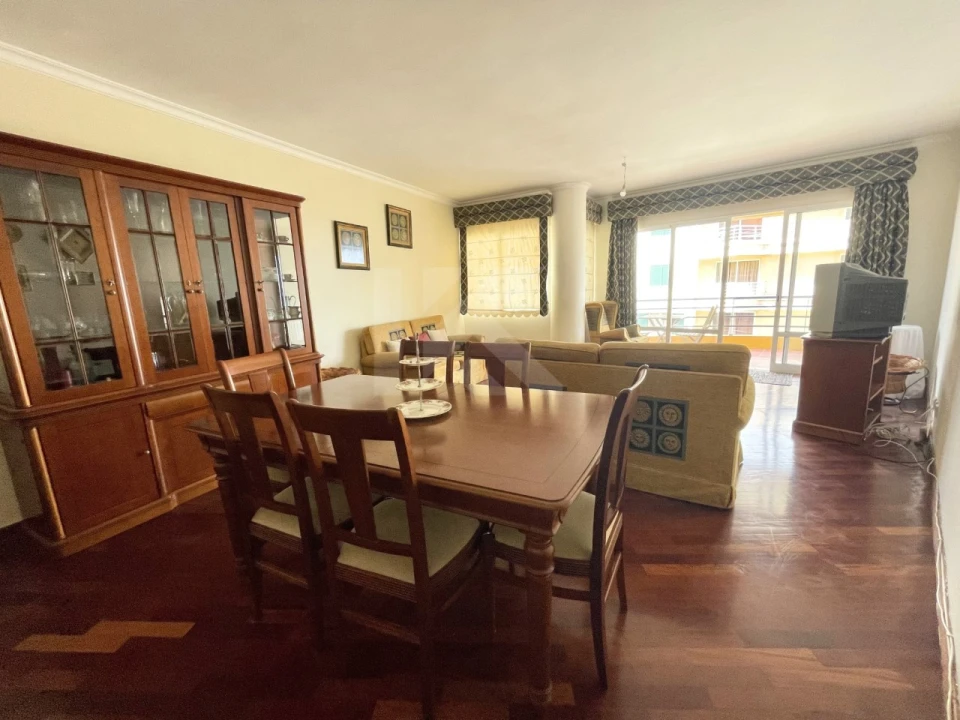 Apartamento T3 para Arrendamento em São Martinho Foto 5