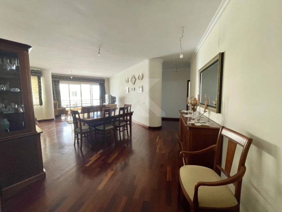 Apartamento T3 para Arrendamento em São Martinho Foto 7