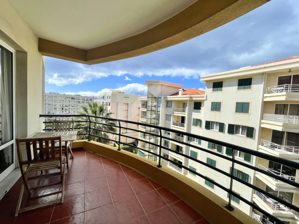 Apartamento T3 para Arrendamento em São Martinho Foto 8