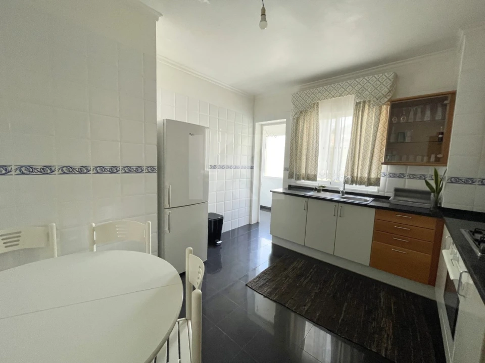 Apartamento T3 para Arrendamento em São Martinho Foto 10