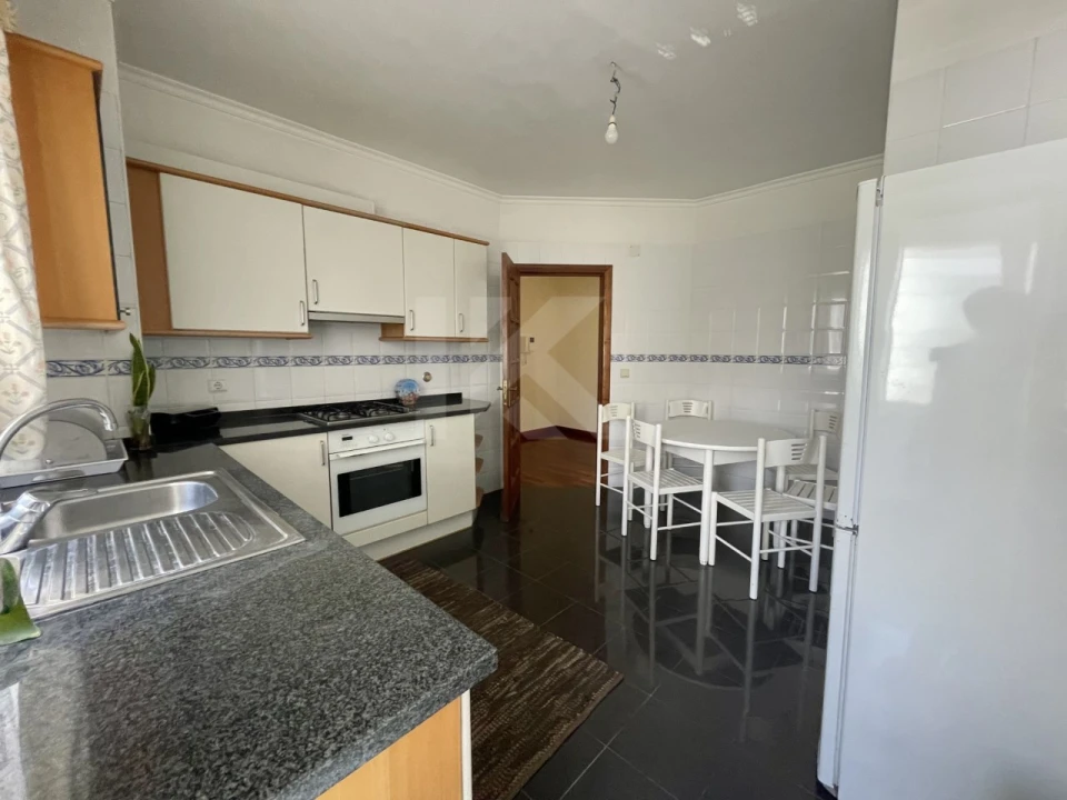 Apartamento T3 para Arrendamento em São Martinho Foto 11