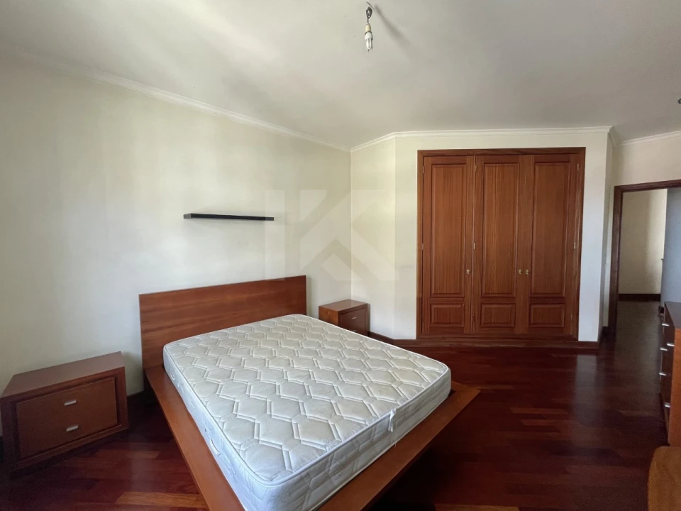 Apartamento T3 para Arrendamento em São Martinho Foto 16