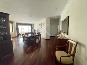 Apartamento T3 para Arrendamento em São Martinho