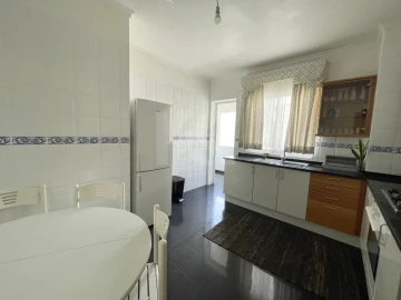 Apartamento T3 para Arrendamento em São Martinho