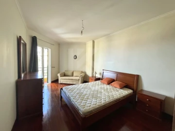 Apartamento T3 para Arrendamento em São Martinho
