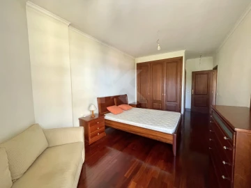 Apartamento T3 para Arrendamento em São Martinho
