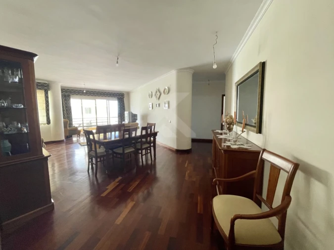 Apartamento T3 para Arrendamento em São Martinho Foto 7