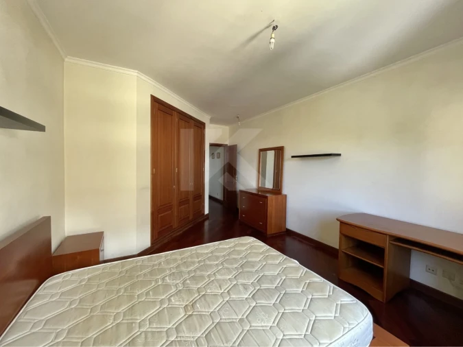 Apartamento T3 para Arrendamento em São Martinho Foto 17
