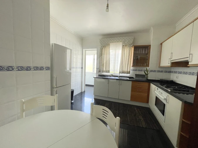 Apartamento T3 para Arrendamento em São Martinho Foto 18