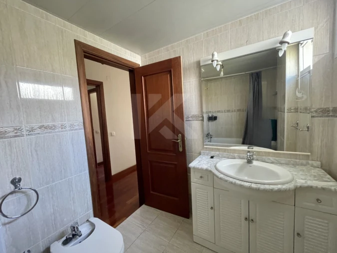 Apartamento T3 para Arrendamento em São Martinho Foto 24