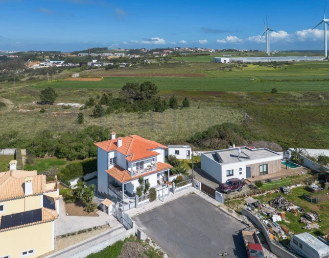 Moradia T5 para Venda em Santo Isidoro Foto 4