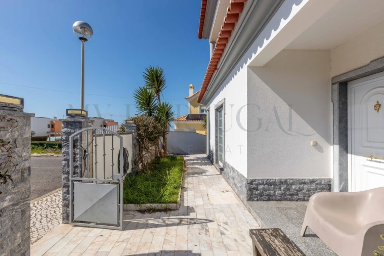 Moradia T5 para Venda em Santo Isidoro Foto 23