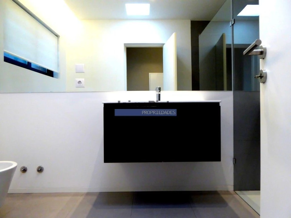 Apartamento T2 para Venda em Aldoar, Foz do Douro e Nevogilde Foto 1