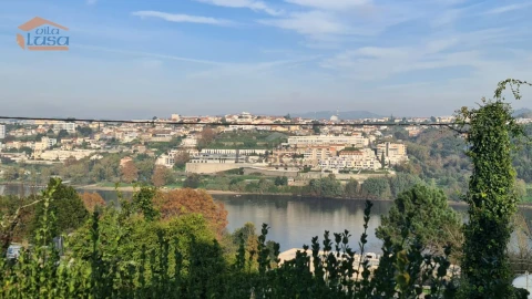Moradia T5 para Venda em Oliveira do Douro