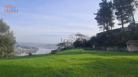 Moradia T5 para Venda em Oliveira do Douro