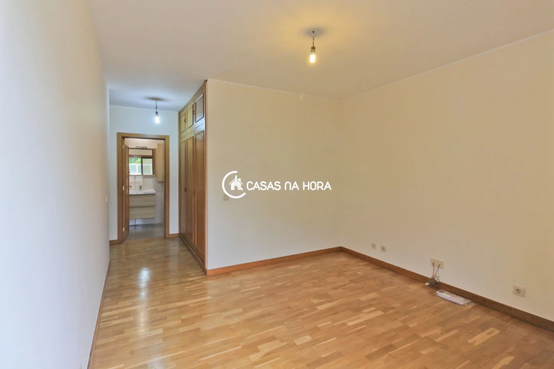 Apartamento T3 para Arrendamento em Ramalde Foto 17