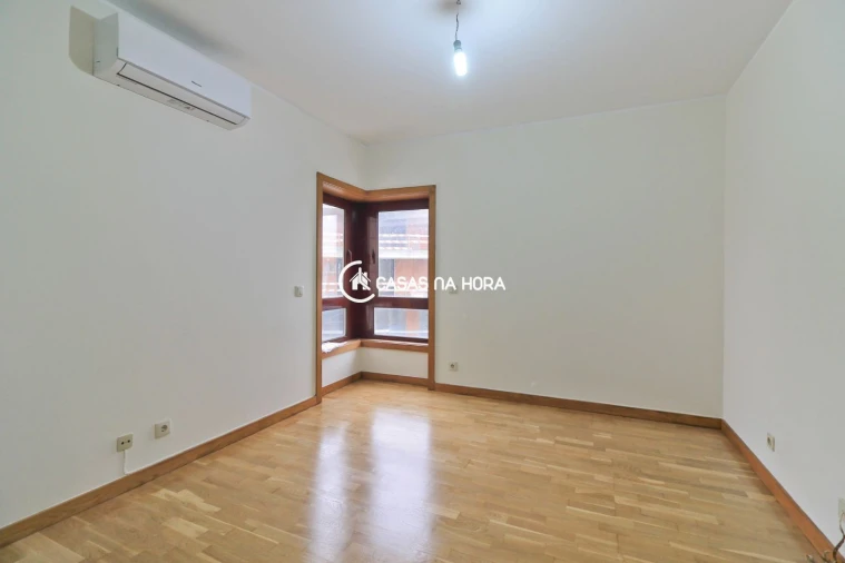 Apartamento T3 para Arrendamento em Ramalde Foto 22