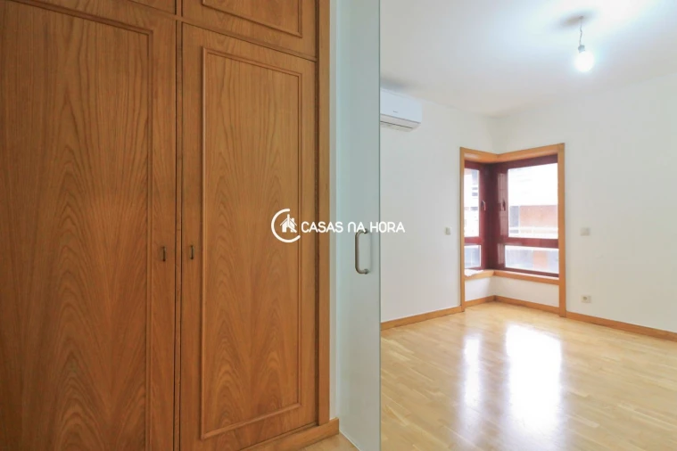 Apartamento T3 para Arrendamento em Ramalde Foto 24