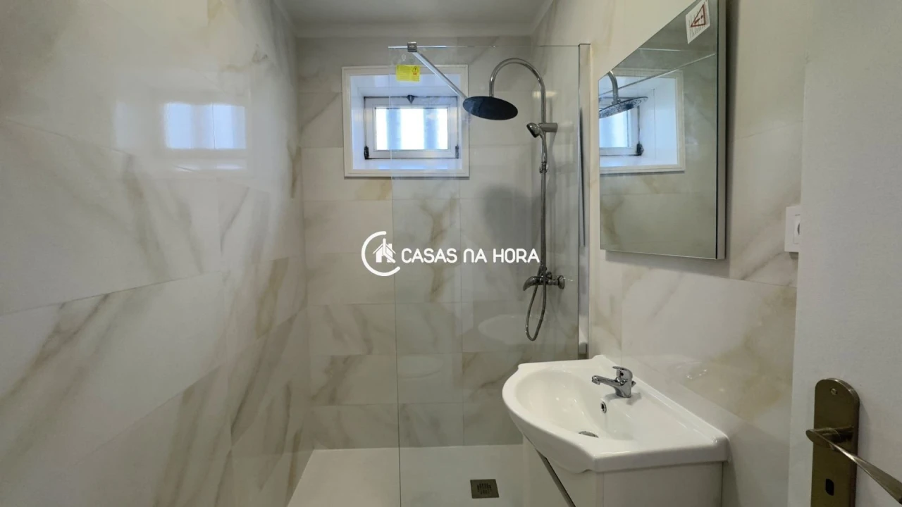 Apartamento T2 para Arrendamento em Avintes Foto 18