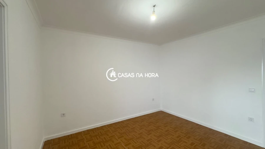 Apartamento T2 para Arrendamento em Avintes Foto 7