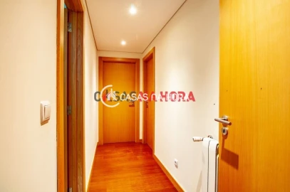 Apartamento T2 para Arrendamento em Mafamude e Vilar do Paraíso