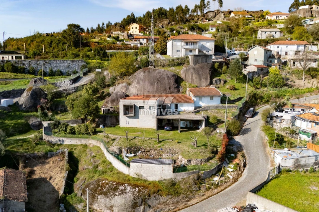 Moradia T3 para Venda em Calvos e Frades Foto 1