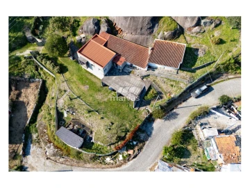 Moradia T3 para Venda em Calvos e Frades