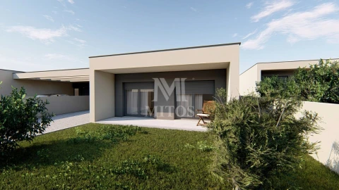 Moradia T3 para Venda em Mazarefes e Vila Fria