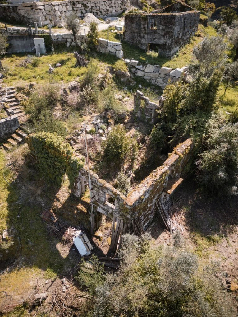 Quinta T0 para Venda em Calvos e Frades Foto 17
