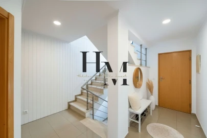 Moradia T5 para Venda em Laranjeiro e Feijó