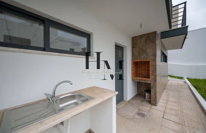 Moradia T5 para Venda em Laranjeiro e Feijó