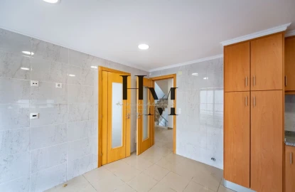 Moradia T5 para Venda em Laranjeiro e Feijó