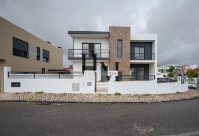 Moradia T5 para Venda em Laranjeiro e Feijó