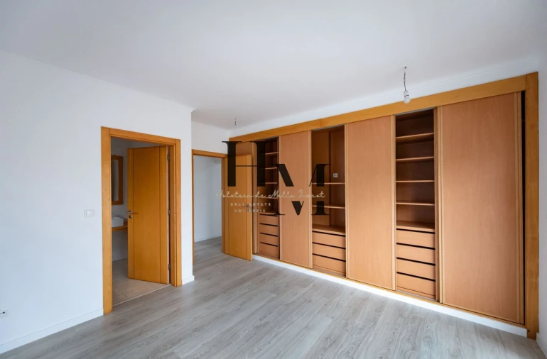 Moradia T5 para Venda em Laranjeiro e Feijó Foto 30