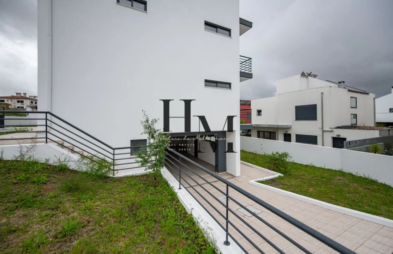 Moradia T5 para Venda em Laranjeiro e Feijó Foto 12