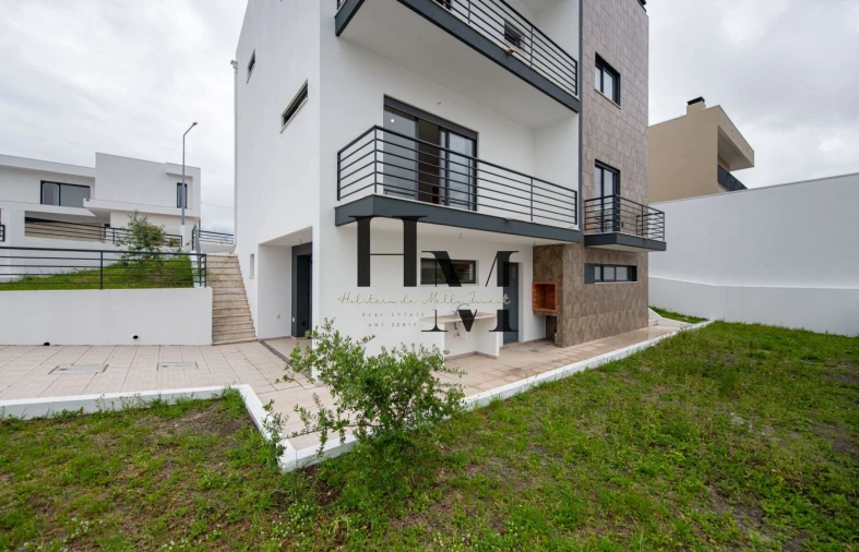 Moradia T5 para Venda em Laranjeiro e Feijó Foto 28