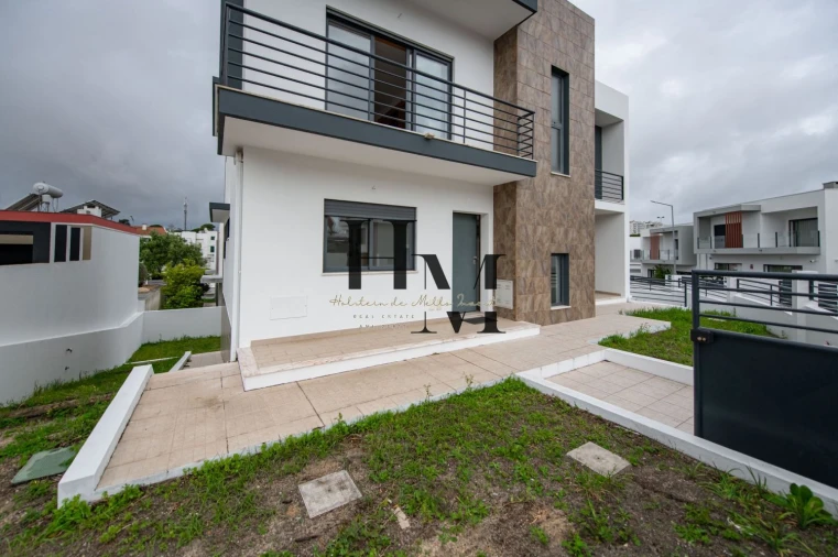 Moradia T5 para Venda em Laranjeiro e Feijó Foto 8