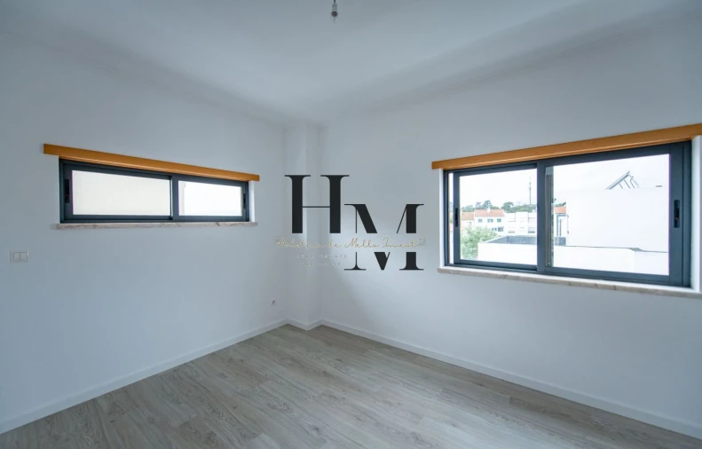 Moradia T5 para Venda em Laranjeiro e Feijó Foto 32