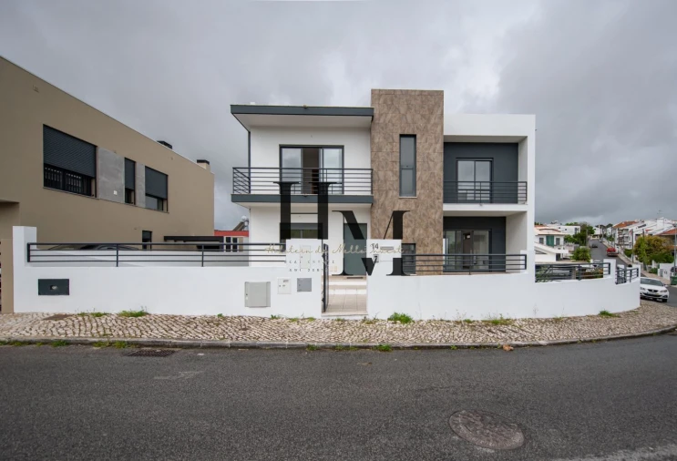 Moradia T5 para Venda em Laranjeiro e Feijó Foto 6