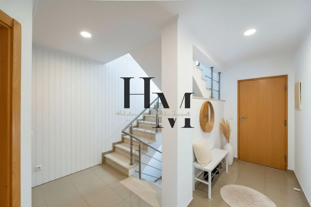 Moradia T5 para Venda em Laranjeiro e Feijó Foto 3