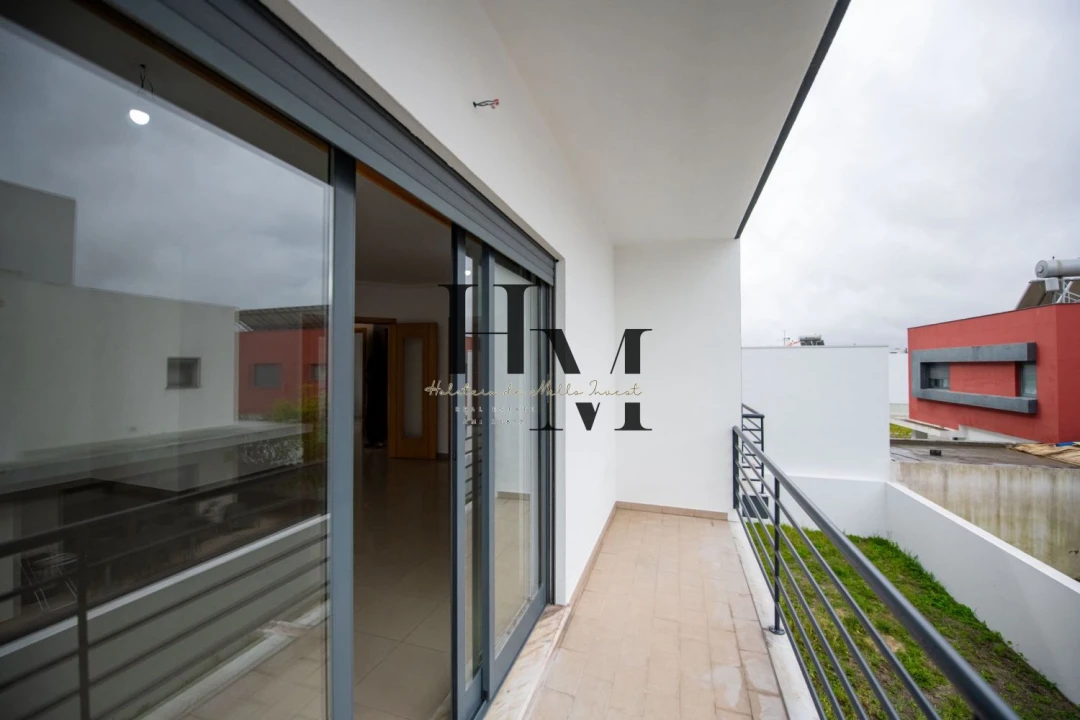 Moradia T5 para Venda em Laranjeiro e Feijó Foto 10