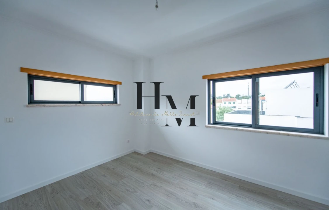 Moradia T5 para Venda em Laranjeiro e Feijó Foto 32