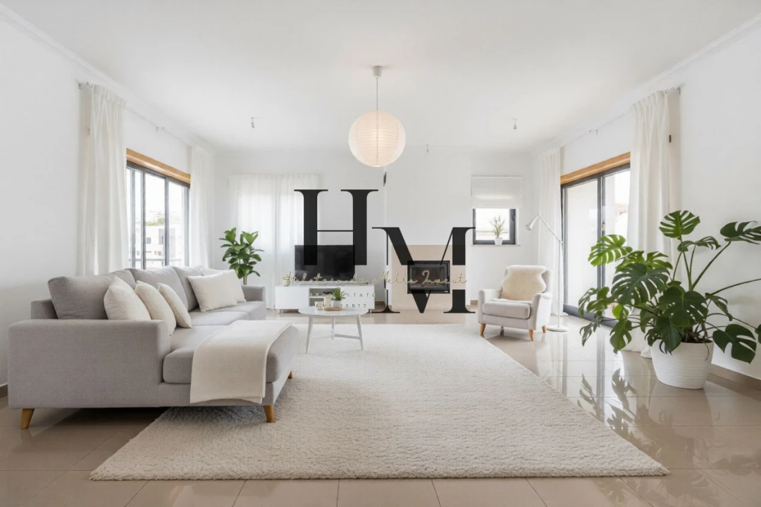 Moradia T5 para Venda em Laranjeiro e Feijó Foto 1